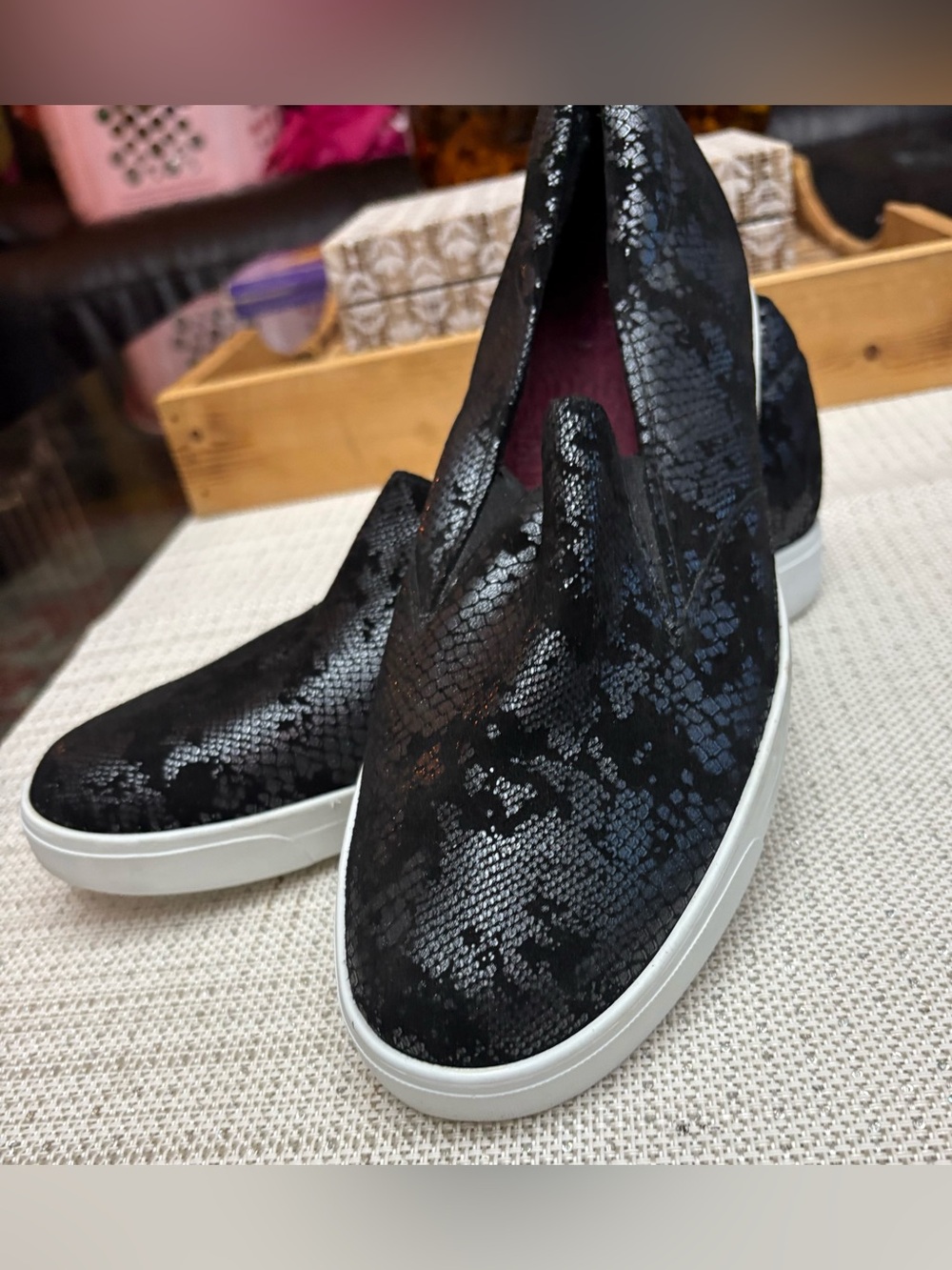 MUNRO BLACK Sneakers, slip on , lightweight SZ. 8